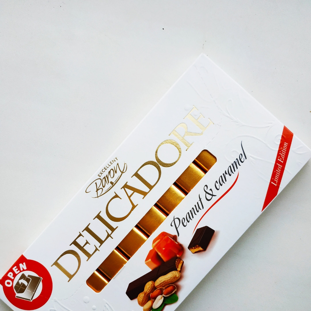 Шоколад чорний Delicadore Peanut &Caramel (арахіс і карамель) Польща 200 г