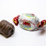 Цукерки журавлина з волоським горіхом у шоколаді Amanti, 1 кг