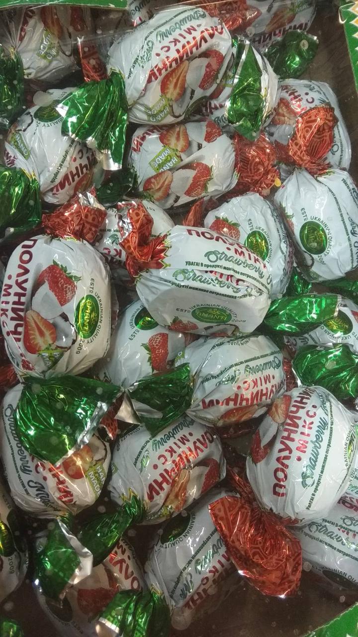 Цукерки в шоколаді "Полуничний мікс", Amanti, Україна, 1 кг.