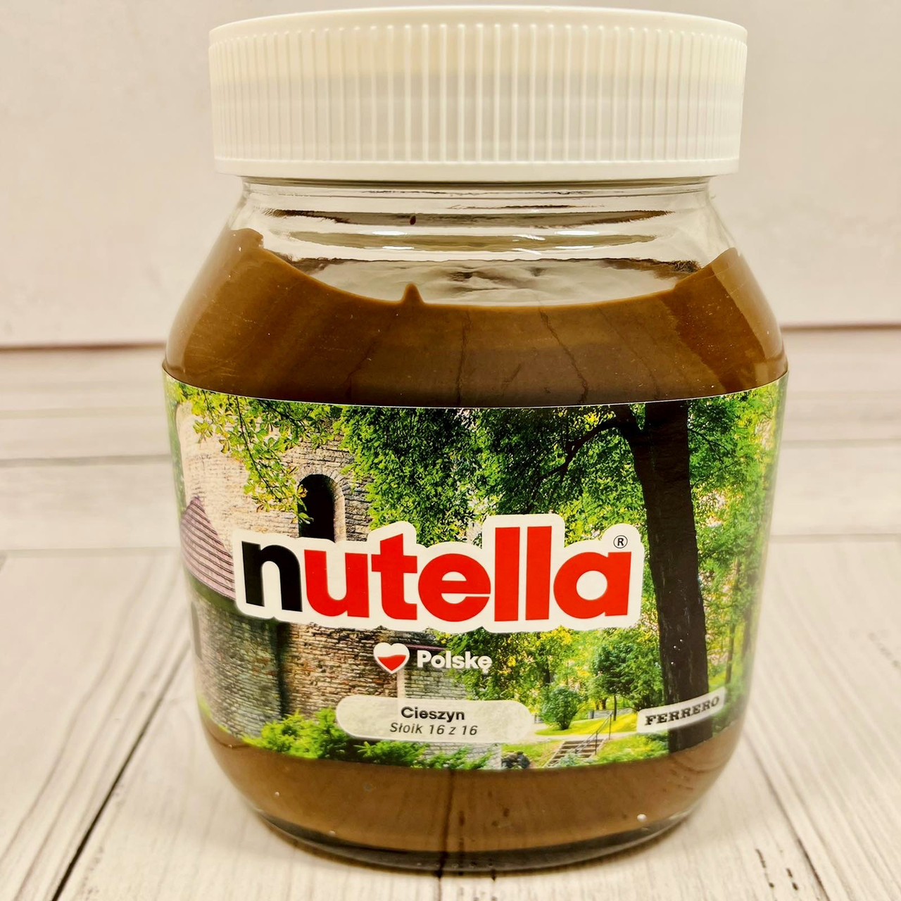 Шоколадно-горіхова паста NUTELLA з лісовими горіхами Ferrero 600г