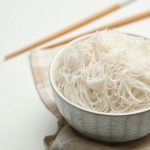 Рисова вермішель швидкого приготування зі смаком курки та морепродуктів Ne Zhong Rice Noodle 80г