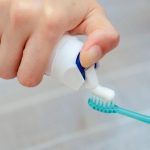 Зубна паста з фтором потрійний захист Theramed Complete Plus з дозатором Туба100 мл Німеччина