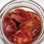 В'ялені помідори в олії з травами Sottile Gusto Pomidory suszone w oleju z ziolami 270 г Польща