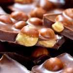 Шоколад черный с цельным лесным орехом Fin Carre 100г Германия