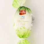 Яйце Марципан з лісовим горіхом у чорному шоколаді Favorina Marzipan Egg Praline 100г Германия
