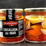 Морський салат із сурімі, часником та овочами у соняшниковій олії Plazachica Ensalada de Mar 220/150г Іспанія