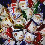 Цукерки Новорічний Мікс із ваніллю, мигдалем, кокосом, апельсином і горіхом із крипсами Baron 1кг Польща