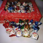 Цукерки Новорічний Мікс з ваніллю, мигдалем, кокосом, апельсином та горіхом з кріпсами Baron 1кг Польща