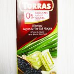 Шоколад без цукру та глютену Torras білий із водоростями та чорною сіллю Іспанія 75 г