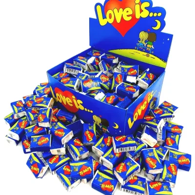Жувальна гумка зі смаком банана та полуниці Love Is 420г/100шт Туреччина