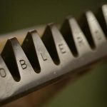 Швейцарський молочний шоколад Tobleron з медом і мигдальною нугою 100 г